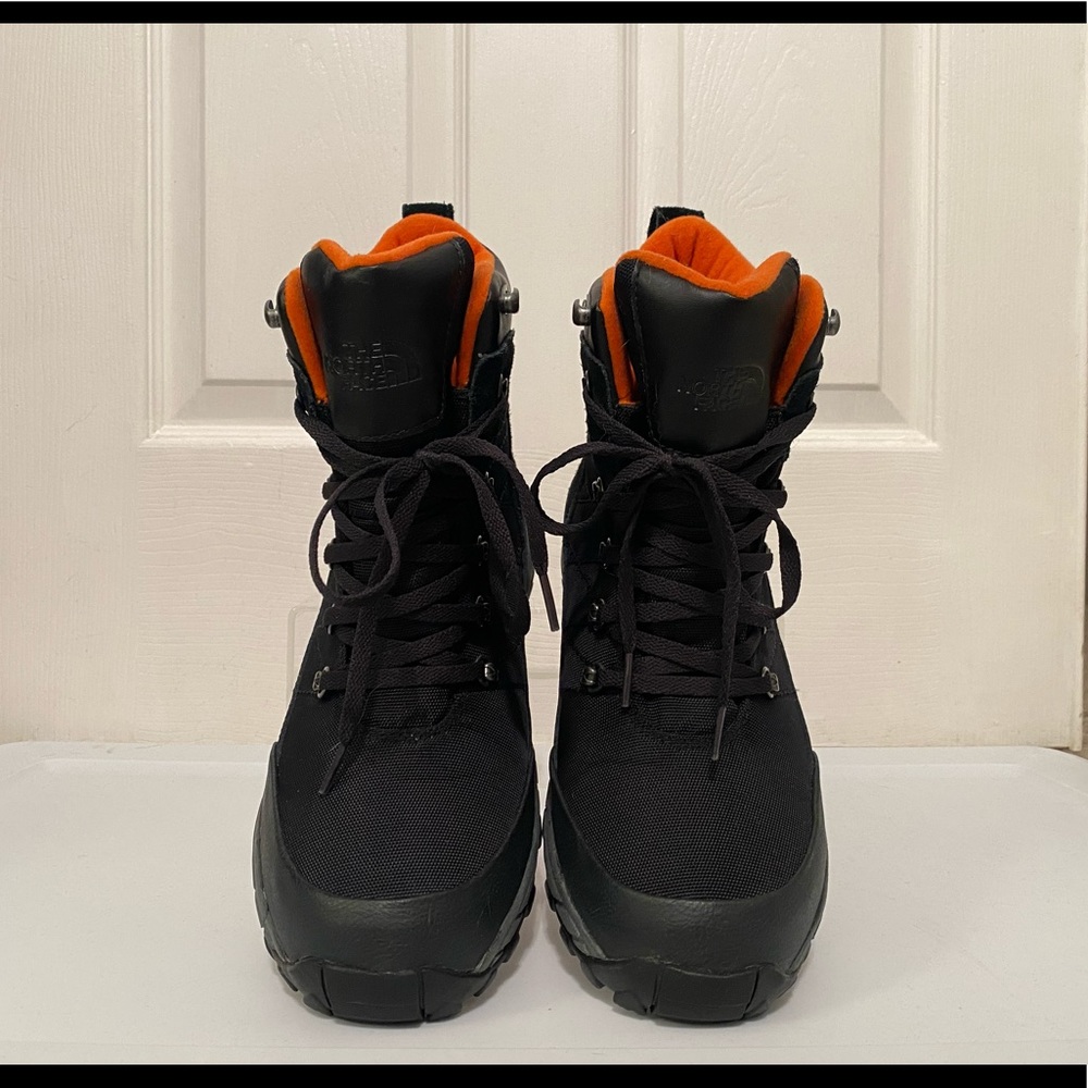 Like New The North Face Chilkat Nylon boots.